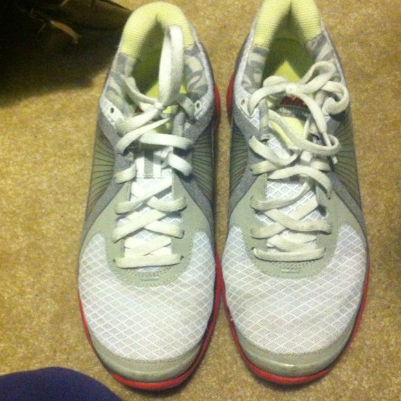 Nikes ✔️ - Picture 3 of 3