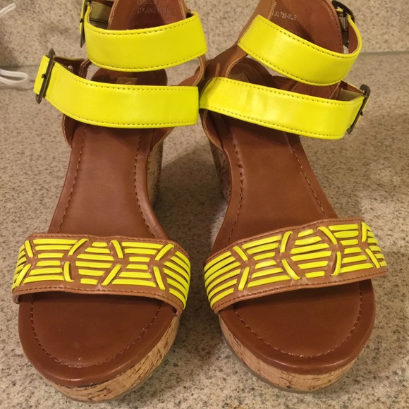 XOXO Wedge Sandals - Picture 2 of 3