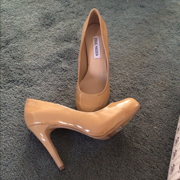 Closed toe pumps