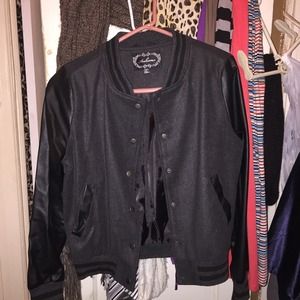 LEATHER SLEEVE VARSITY JACKET