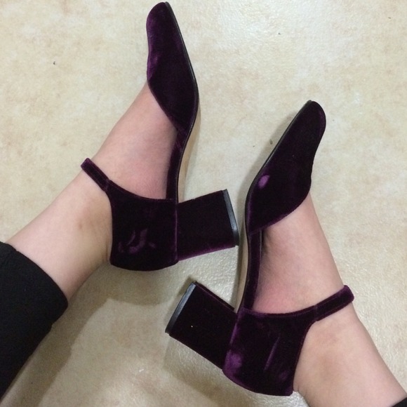 VINTAGE PURPLE VELVET STRAP-ON PLATFORM HEELS