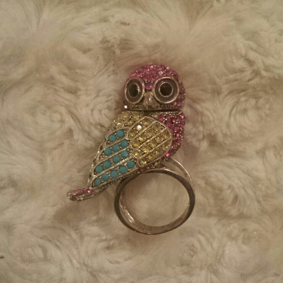 Adorable Swarovski love bird ring.