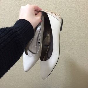 CREAMY POINTED FLATS