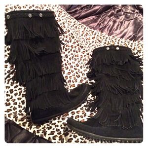 Minnetonka 5 Layer Fringe Boots- Sz 7