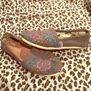 Toms- Custom Painted Sz 6 1/2