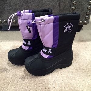 Girl's Snow Boots - Size 11 Toddler (NEW)