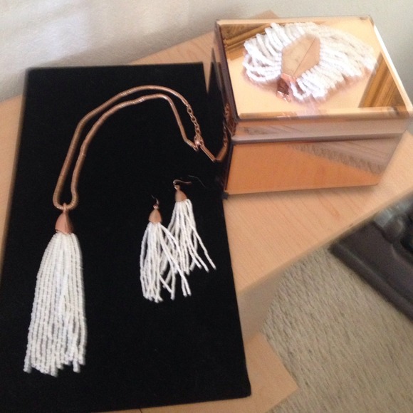 🌸Vince Camuto Bracelet, long Necklace & earrings - Picture 1 of 4