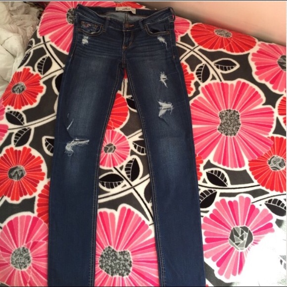 Destroyed wash hollister skinny jeans
