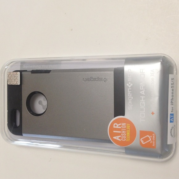 iPhone 5 S/5. Spigen - Picture 3 of 4