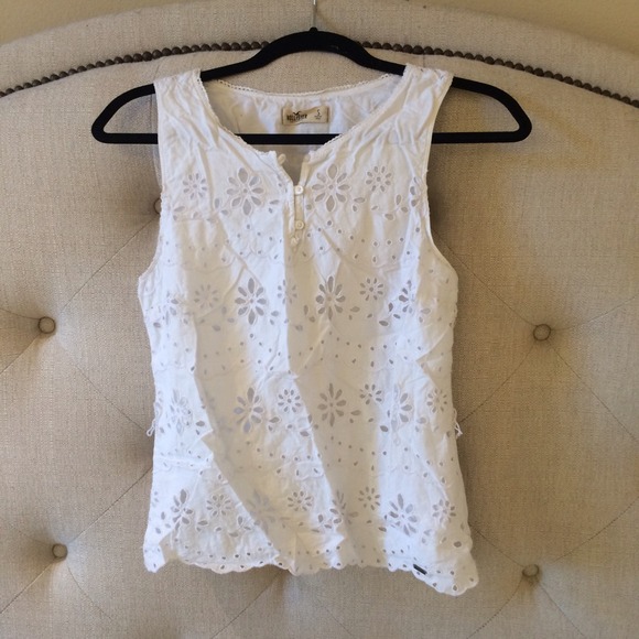 Cute Hollister white crochet pattern tank top