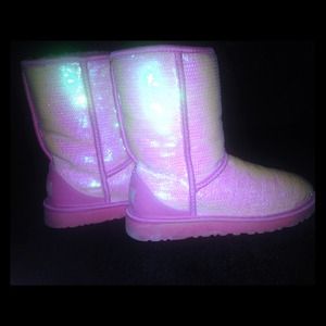 SIZE 7 PINK SPARKLE UGGS