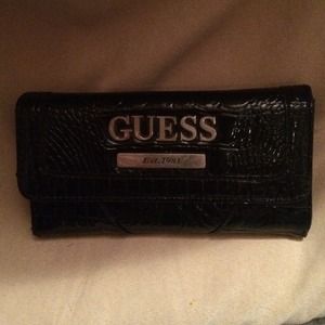 GUESS wallet