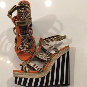 Jessica Simpson wedge