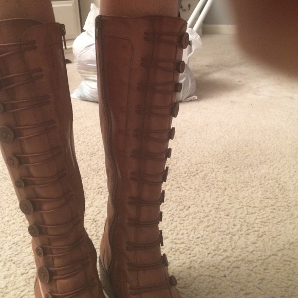 Brown boots - Picture 3 of 4