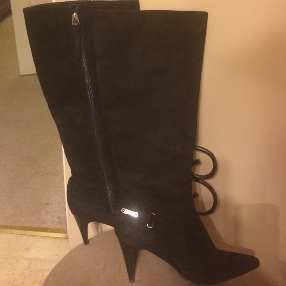 Boots - Picture 4 of 4