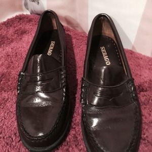 Classic leather penny loafer. Make offer. Classy!