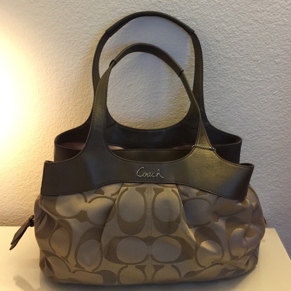Used pre-loved Champagne Taupe Coach Purse