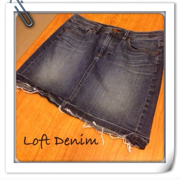 🎉Loft Denim skirt with fringe hem!