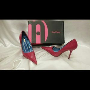 Fuschia pointed toe pumps