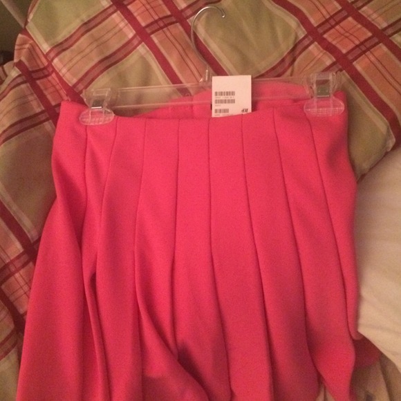 Pink skirt from H&m - Picture 2 of 2