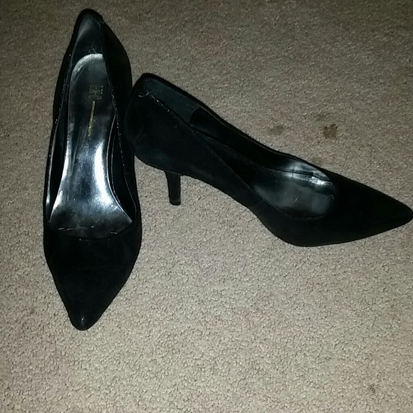 Black pointed kitten heels