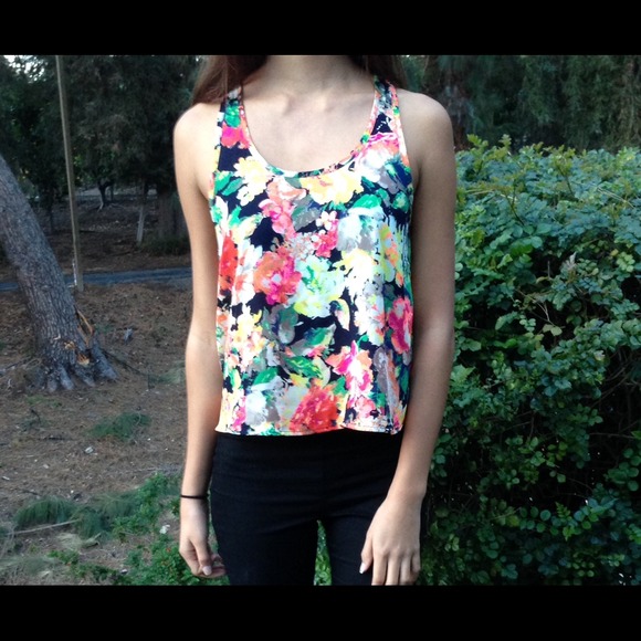 Flowy Floral Tank Top !