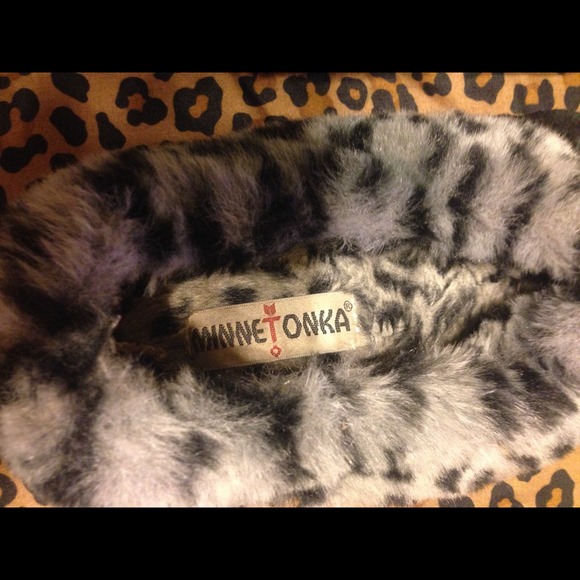 Minnetonka moccasins - Picture 2 of 3