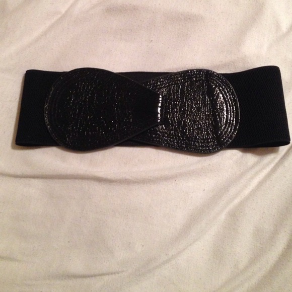 Black Midsection Belt