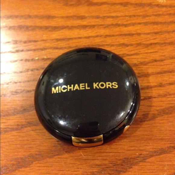 Michael Kors compact mirror phone charger