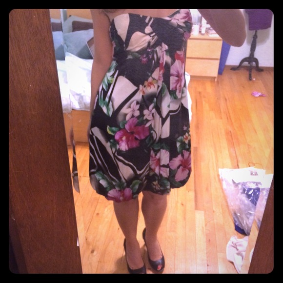 ONLY TILL FEB 1st: Floral strapless flowy dress