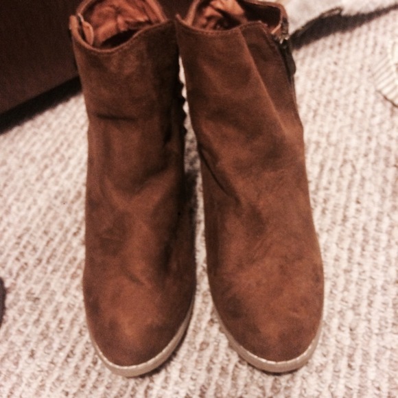 Very cute booties! Never worn