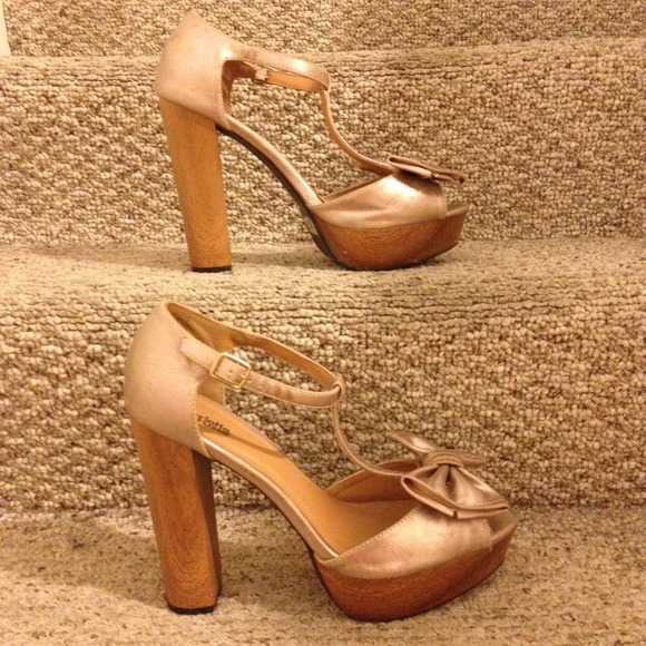 Women heels - Picture 1 of 2