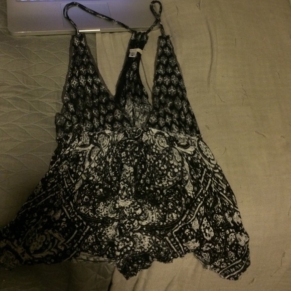 Black & white crop halter tank