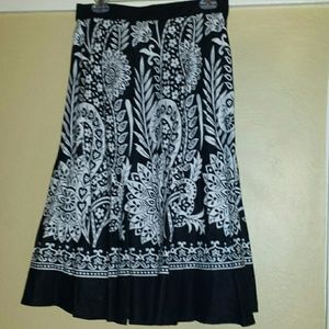 Paisely black and white skirt