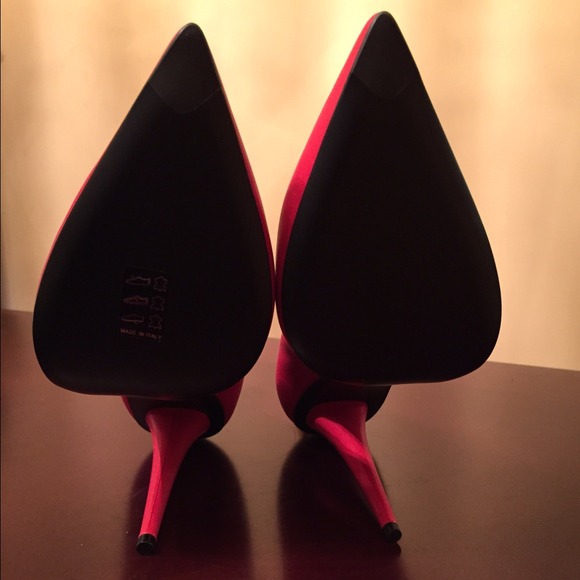 BRAND NEW!!! Giuseppe Zanotti red pump/gold zipper - Picture 4 of 4
