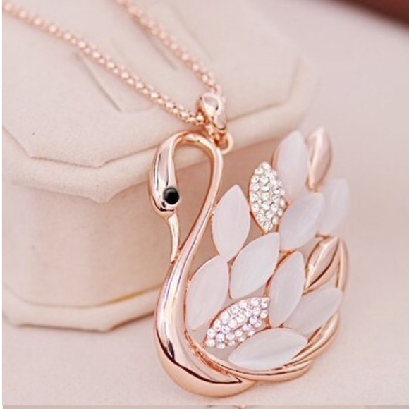 Crystal swan long necklace - Picture 3 of 3