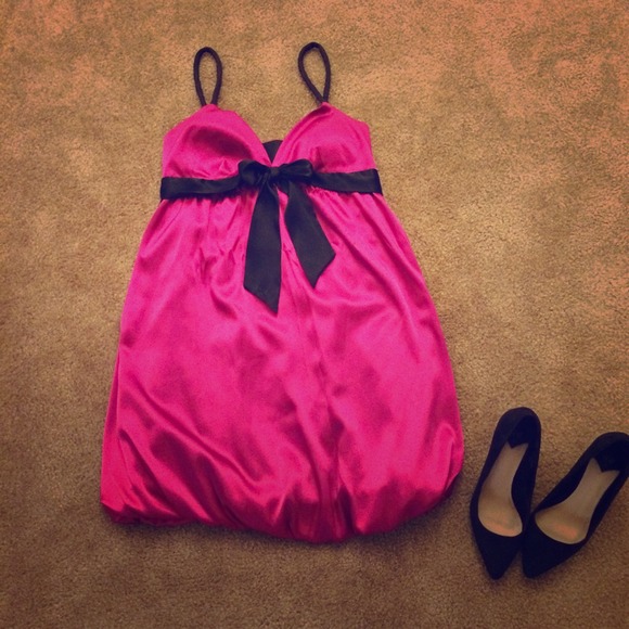 ❌Donated ❌Magenta & Black Bubble Hem Cocktail Dress - Picture 2 of 4