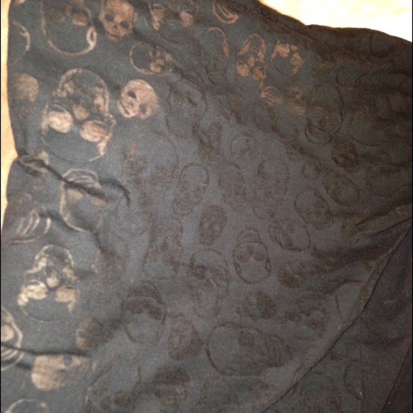 FREE GIFT WITH BUNDLE - Picture 3 of 4