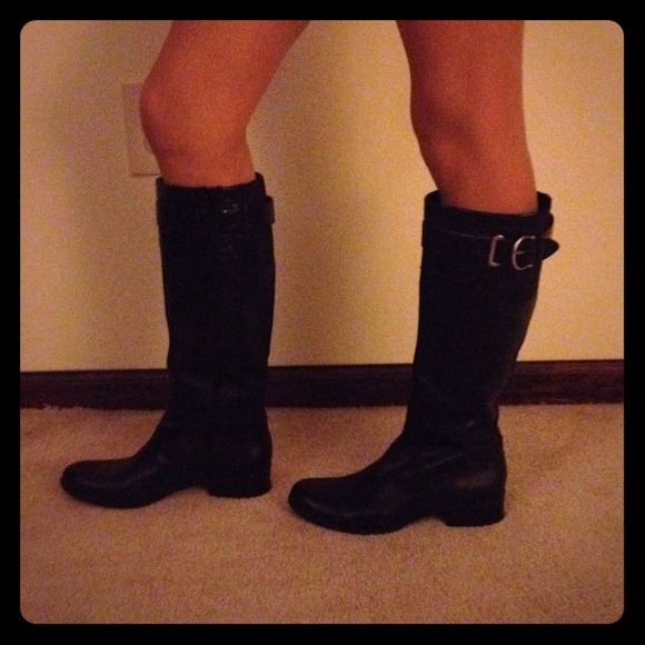 Naturalizer boots size 8 . Almost new!!