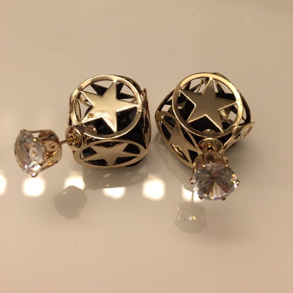 Front to back reversible fashion earrings