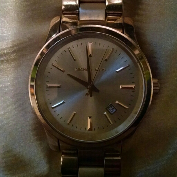 Women's Gold Michael Kors Watch battery died - Picture 2 of 4