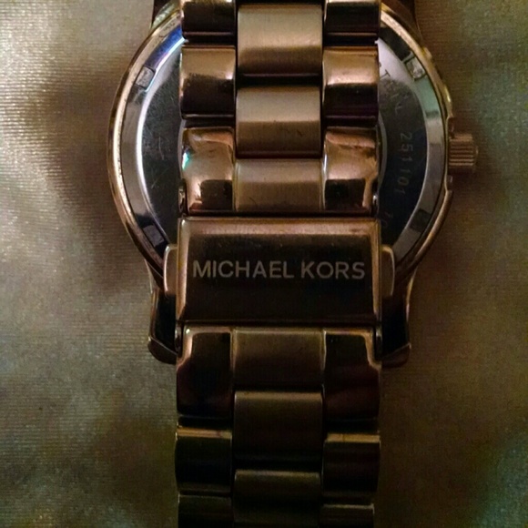 Women's Gold Michael Kors Watch battery died - Picture 3 of 4