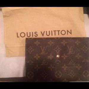 SOLD 🎉🎉🎉Louis Vuitton Wallet