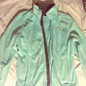 Mint Northface (furry)
