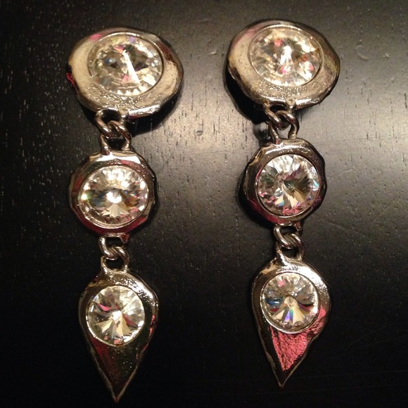 ❤Beautiful Rhinestone Earrings❤️ - Picture 2 of 3