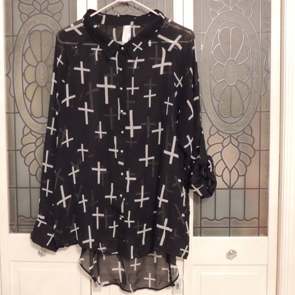 Chiffon-like hi-low cross print button up