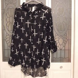 Chiffon-like hi-low cross print button up