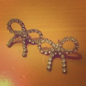 ⬇️Vintage Crystal Bow Earrings