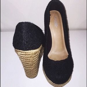 Black Design Wedges