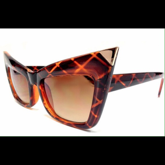 Sharp Cats - Picture 2 of 3